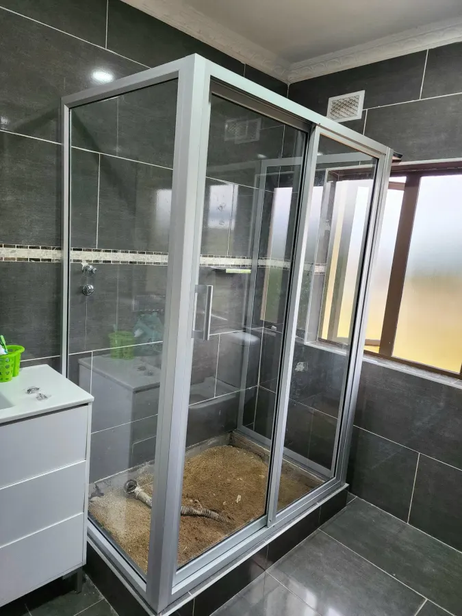 3 sides shower cubicles