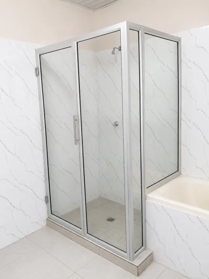 Customisable Shower Glass Panel for Bathtub