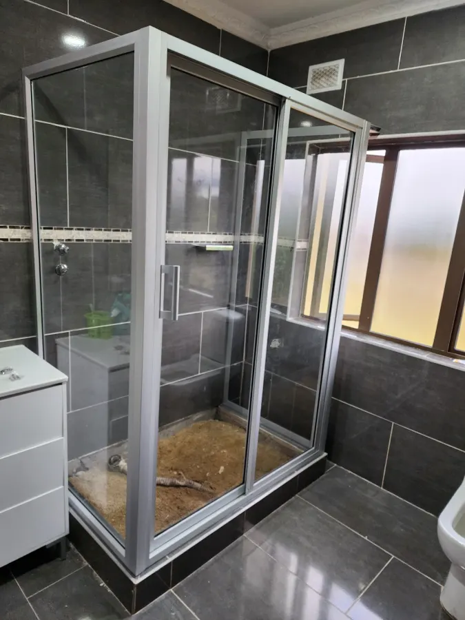 U shaped shower cubicles