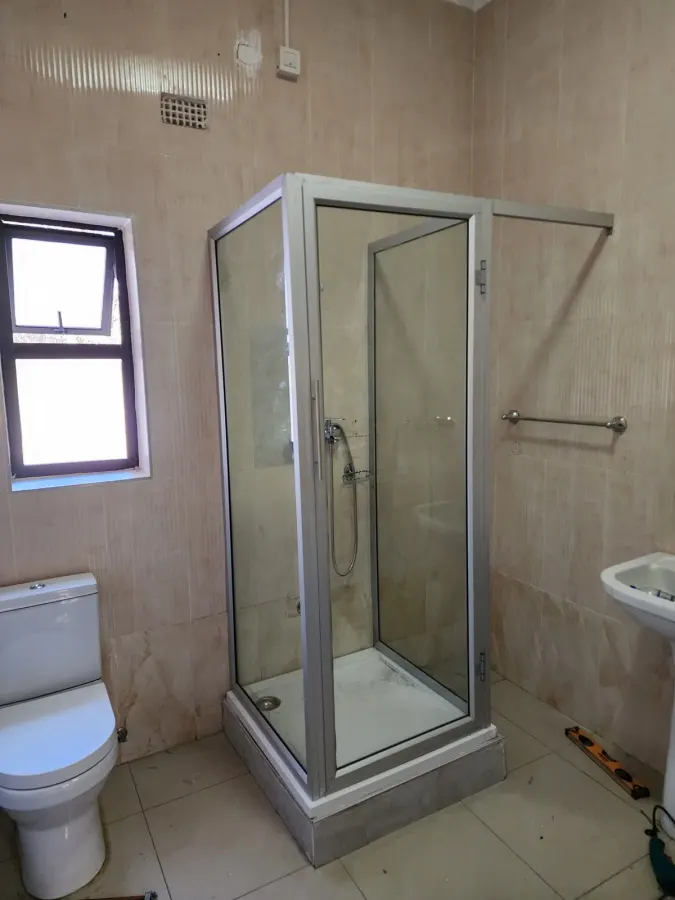 aluminium shower cubicle with 3 sides