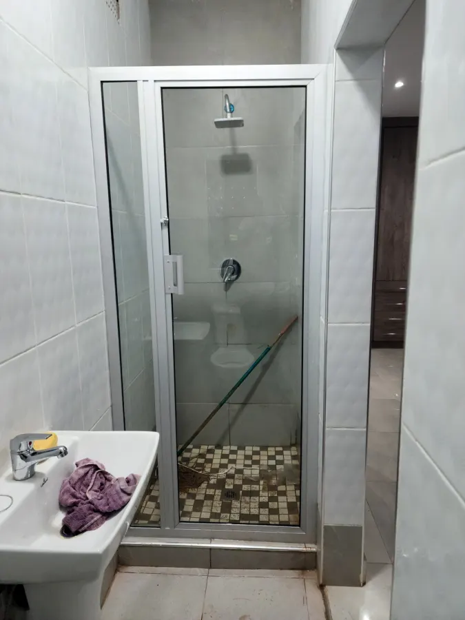 shower door with clear glass