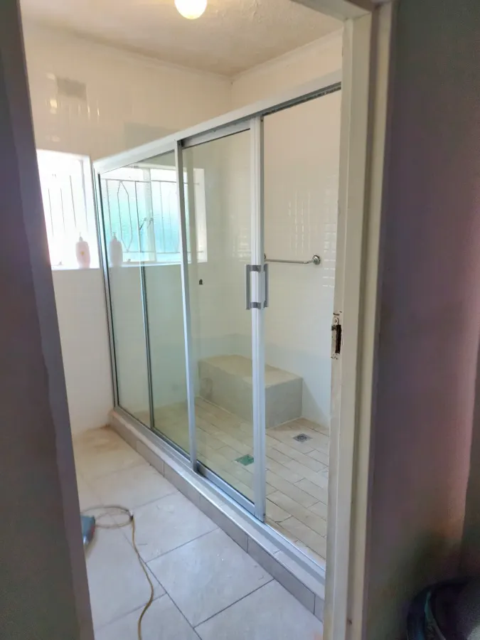 Sliding shower door