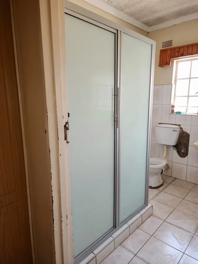 swing shower glass cubicle