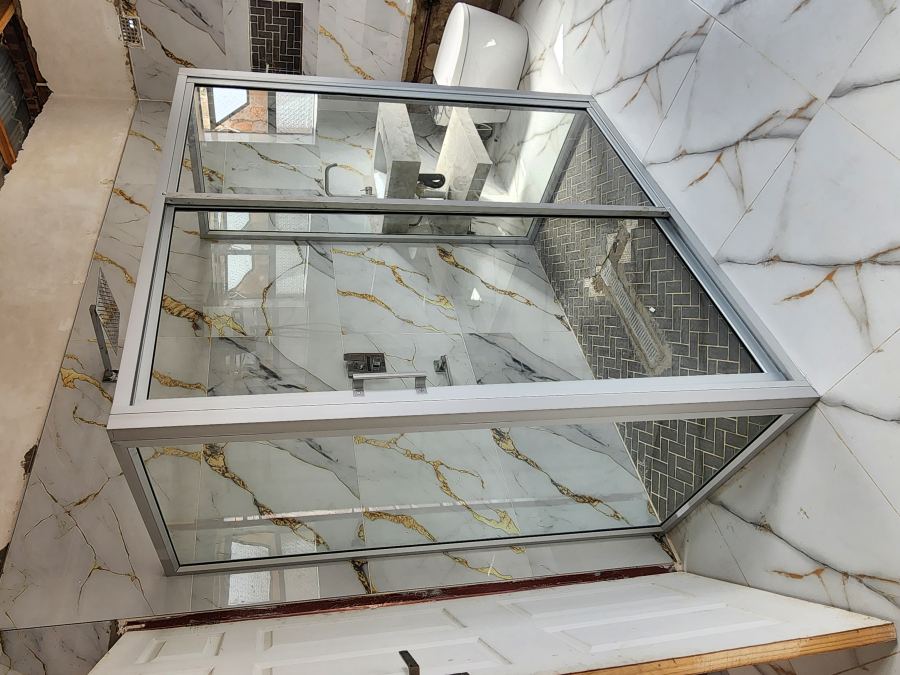 Hinged Frameless Shower Door, Greendale, Harare