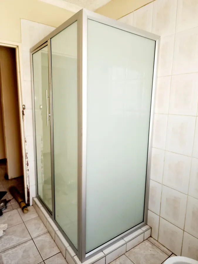 Corner Sliding Shower Cubicle photo