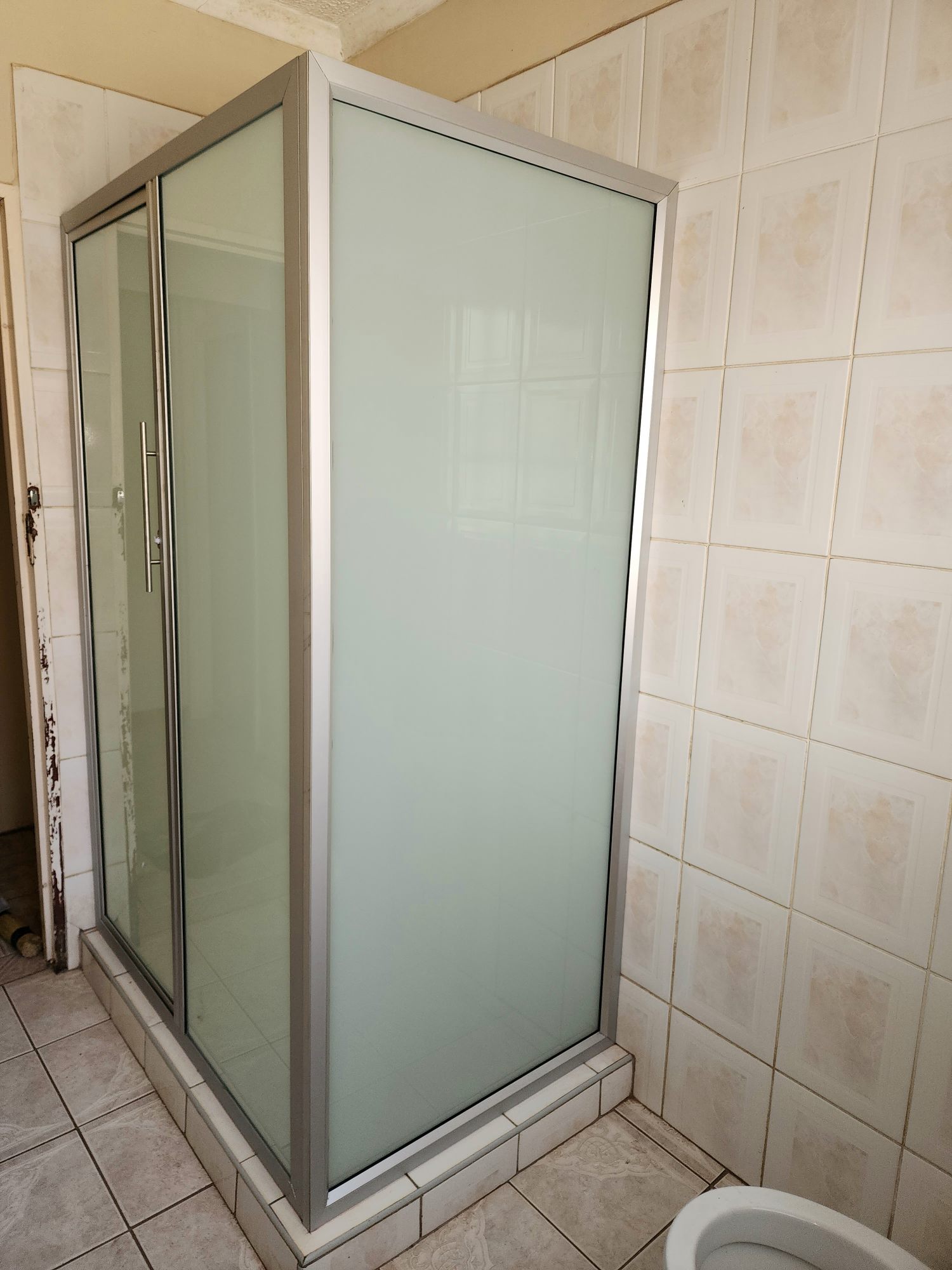 shower cubicle with frost glass