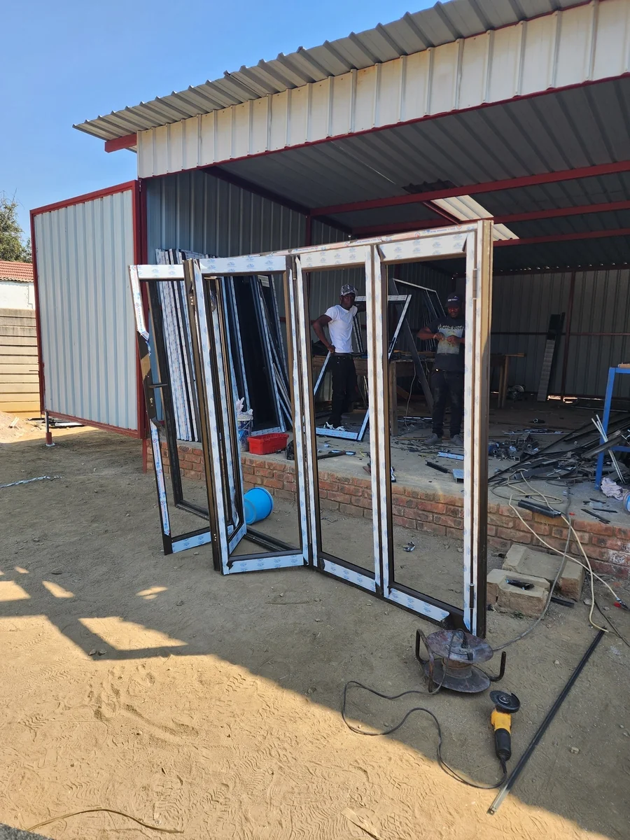 aluminium folding door fabrication