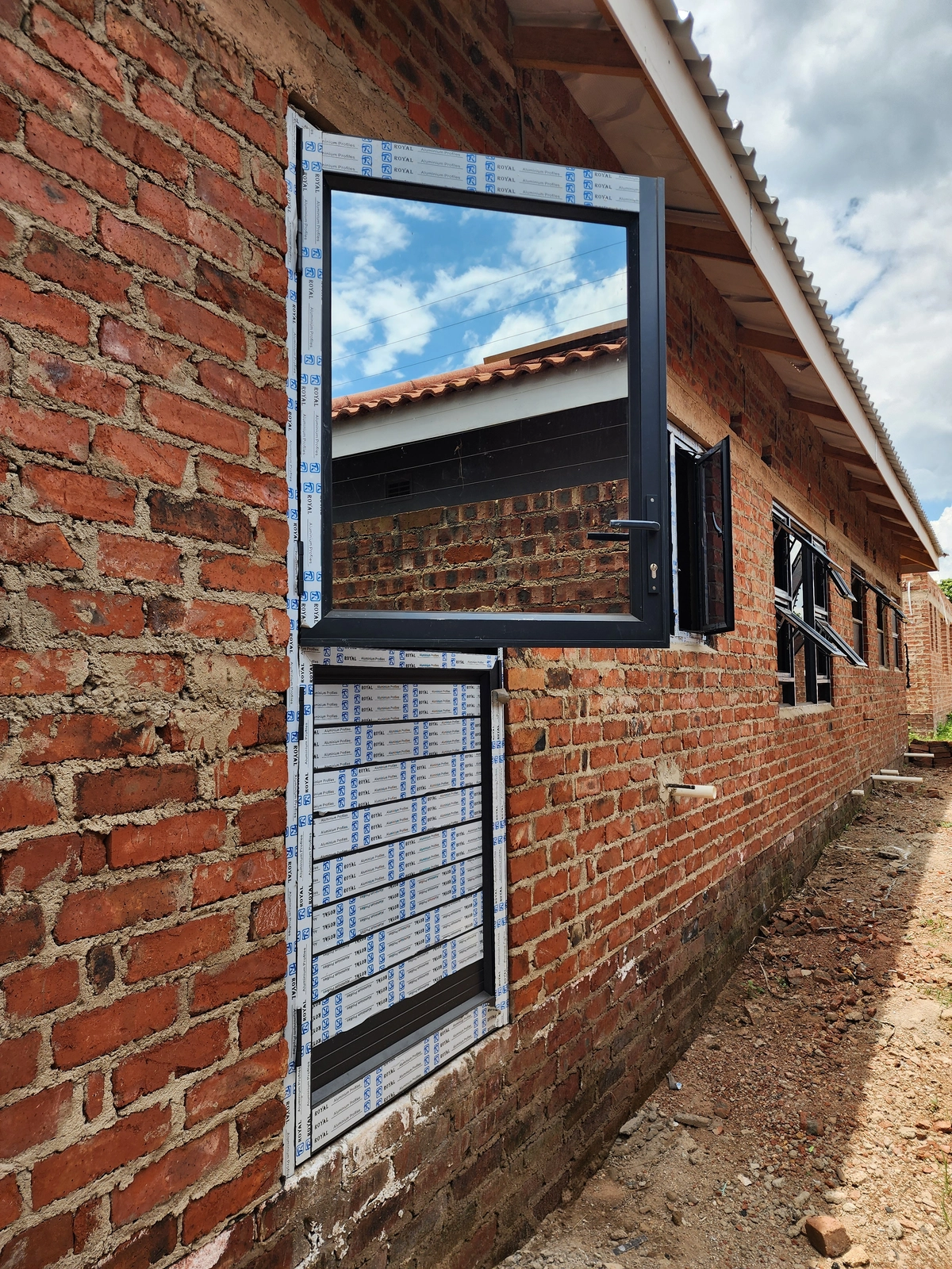 aluminium double hinged door