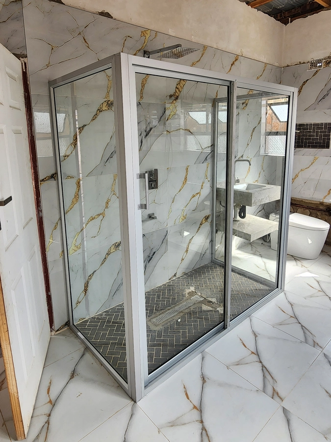 3 sided shower cubicle in crowhill Harare